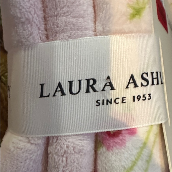 Laura Ashley Throws - Picture 12 of 12